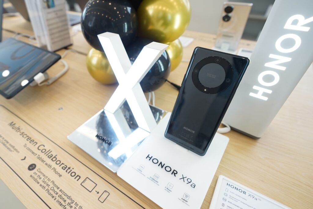 The limited-edition HONOR X9a 5G Midnight Black